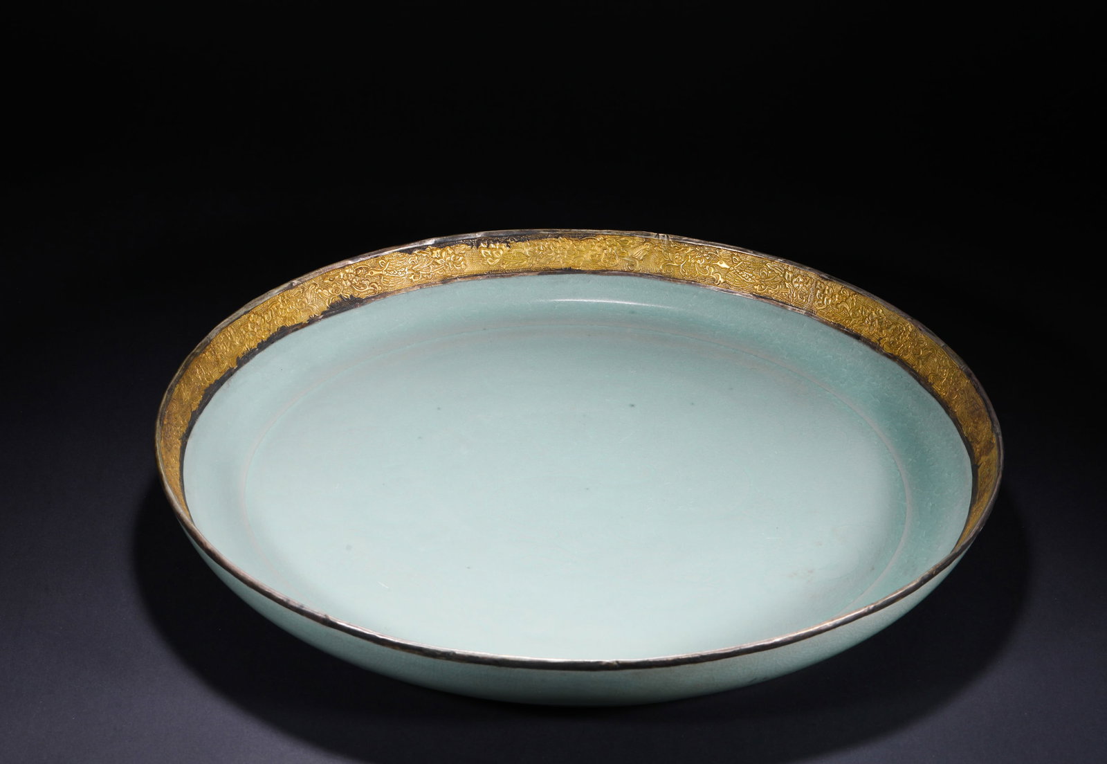 QING DYNASTY LONGQUAN KILN CELADON DARK ENGRAVED DRAGON PATTERN PLATE (1 of 8)