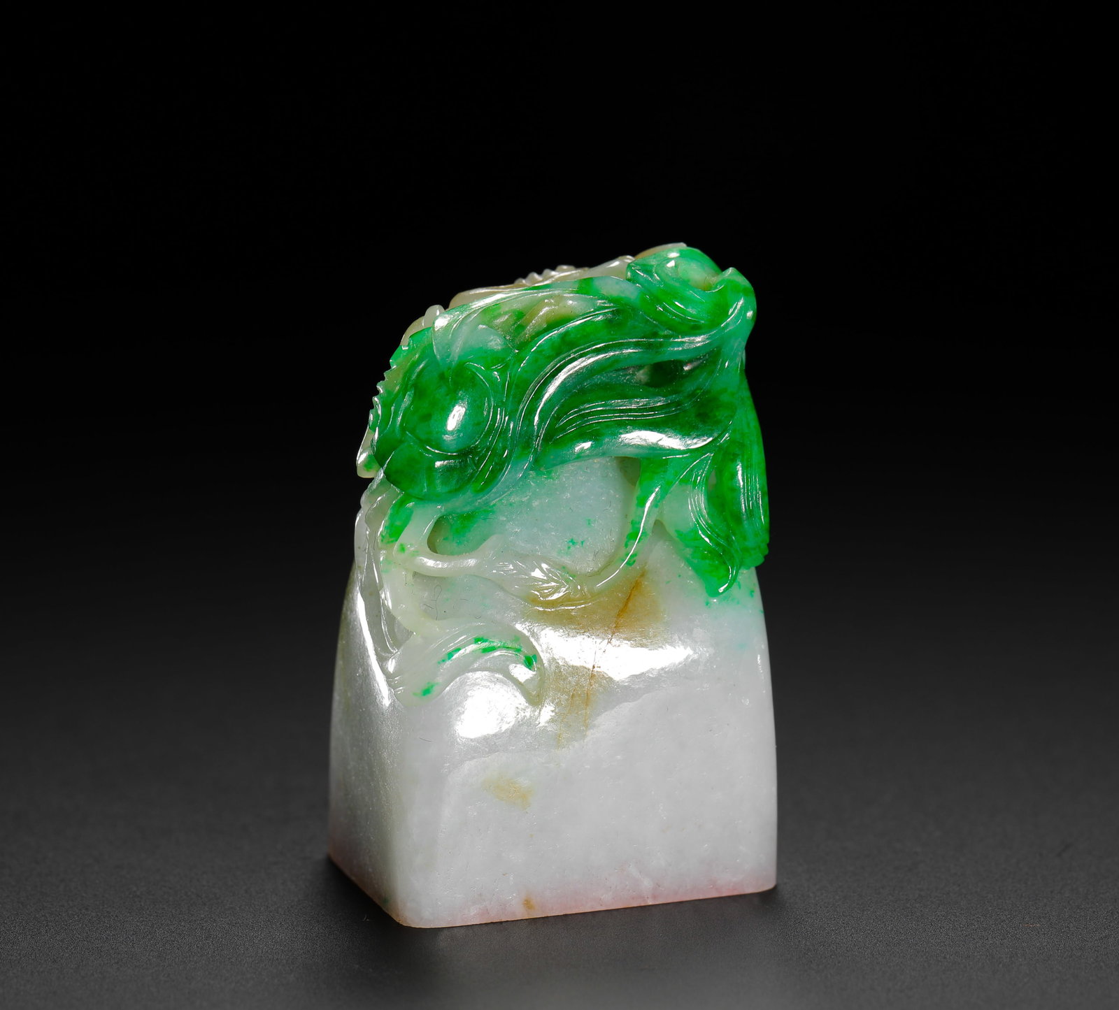 QING DYNASTY FLOATING ZHENGYANG GREEN JADEITE LOTUS BUTTON SQUARE SEAL: H:4.5cm (1.77in) W:2.8cm (1.10in) Weight:58g (0.13lb)Qing white jadeite seal with vivid emerald-green lotus knob, carved seal script for ancient scholar's painting & calligraphy authentication.