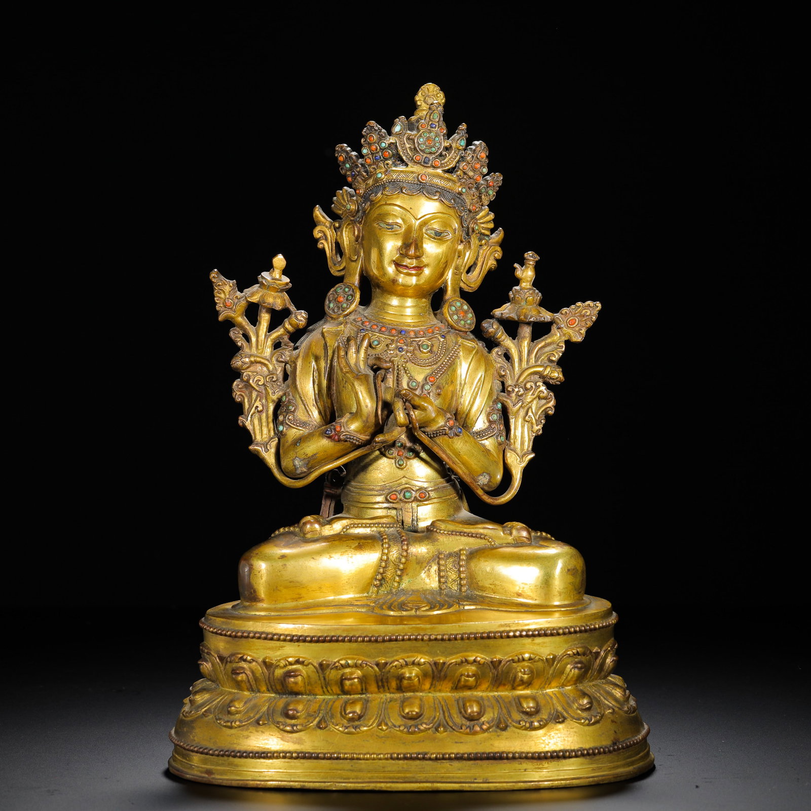 A GILDED BRONZE STATUE OF MANJUSRI BODHISATTVA IN THE QING DYNASTY: H:29cm (11.42in) W:21cm (8.27in) Weight:4880g (10.76lb)This is a Qing Dynasty gilt bronze seated statue of Manjushri Bodhisattva in the Tibetan Buddhist style, featuring exquisite craftsmanship and or