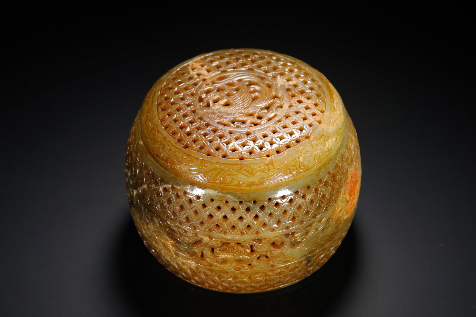 QING DYNASTY GREEN AND WHITE JADE PIERCED FLOWER AND BIRD PATTERN INCENSE: H:10cm(3.94in) W:12cm(4.72in) Weight:490g(1.08lb)This is a Qing Dynasty celadon jade incense burner, entirely carved with intricate openwork floral and bird patterns on a lattice ground, featuring a p
