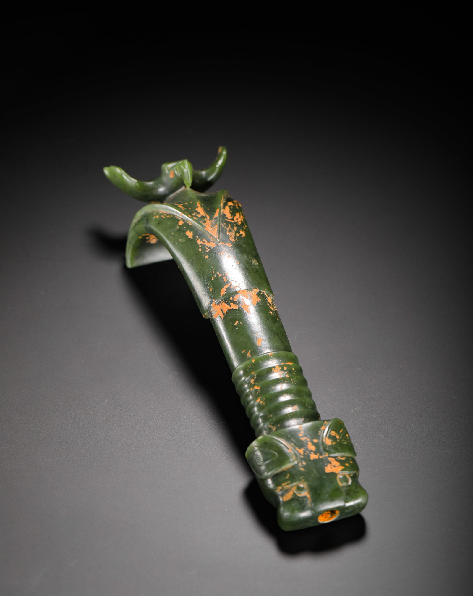 HAN DYNASTY JADE BEAST HEAD HORN-SHAPED VESSEL: H:23cm(9.06in) W:6.3cm(2.48in) Weight:390g(0.86lb)This is a Han Dynasty jasper horn-formed vessel, carved with a beast head at one end and a horn-shaped finial at the other, with smooth texture and na