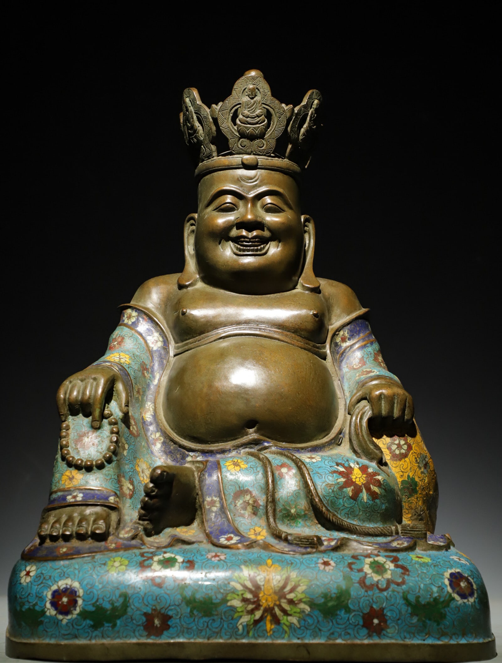 QING DYNASTY JINGTAI BLUE RIBBON CROWN MAITREYA BUDDHA STATUE: Weight:14000g (30.86lb) H:48cm (18.90in) L:33cm (12.99in) W:27cm (10.63in)This crowned Maitreya Buddha sits in full-lotus posture, with plump round face and bright joyful smile, embodying merciful pea