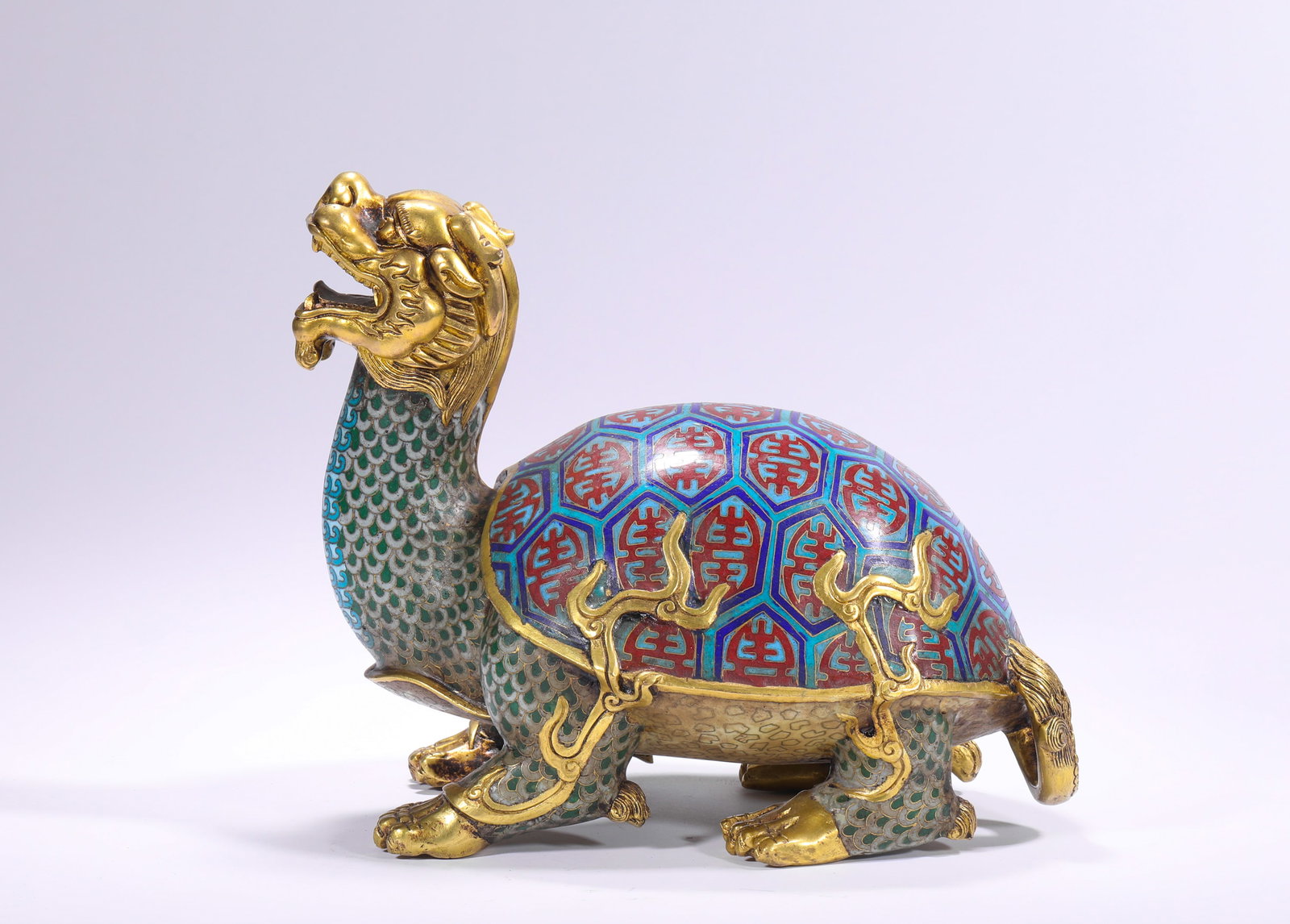 BRONZE CLOISONNE DRAGON AND TURTLE ORNAMENTS WITH GOLD PATTERNS FROM THE QING DYNASTY: H:18.0cm(7.09in) W:20.0cm(7.87in) Weight:3310g(7.30lb)This ornament is a classic auspicious masterpiece of Qing Dynasty cloisonne art. Cast with a bronze body and inlaid with cloisonne enamel, it is p