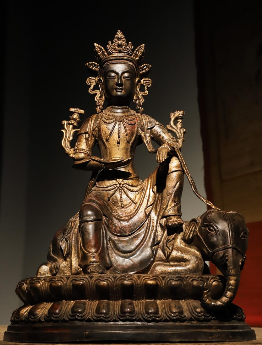 A GILDED BRONZE STATUE OF BODHISATTVA SAMANTABHADRA FROM THE QING DYNASTY: Weight:8500g,H:52cmL:37cmW:23cm.