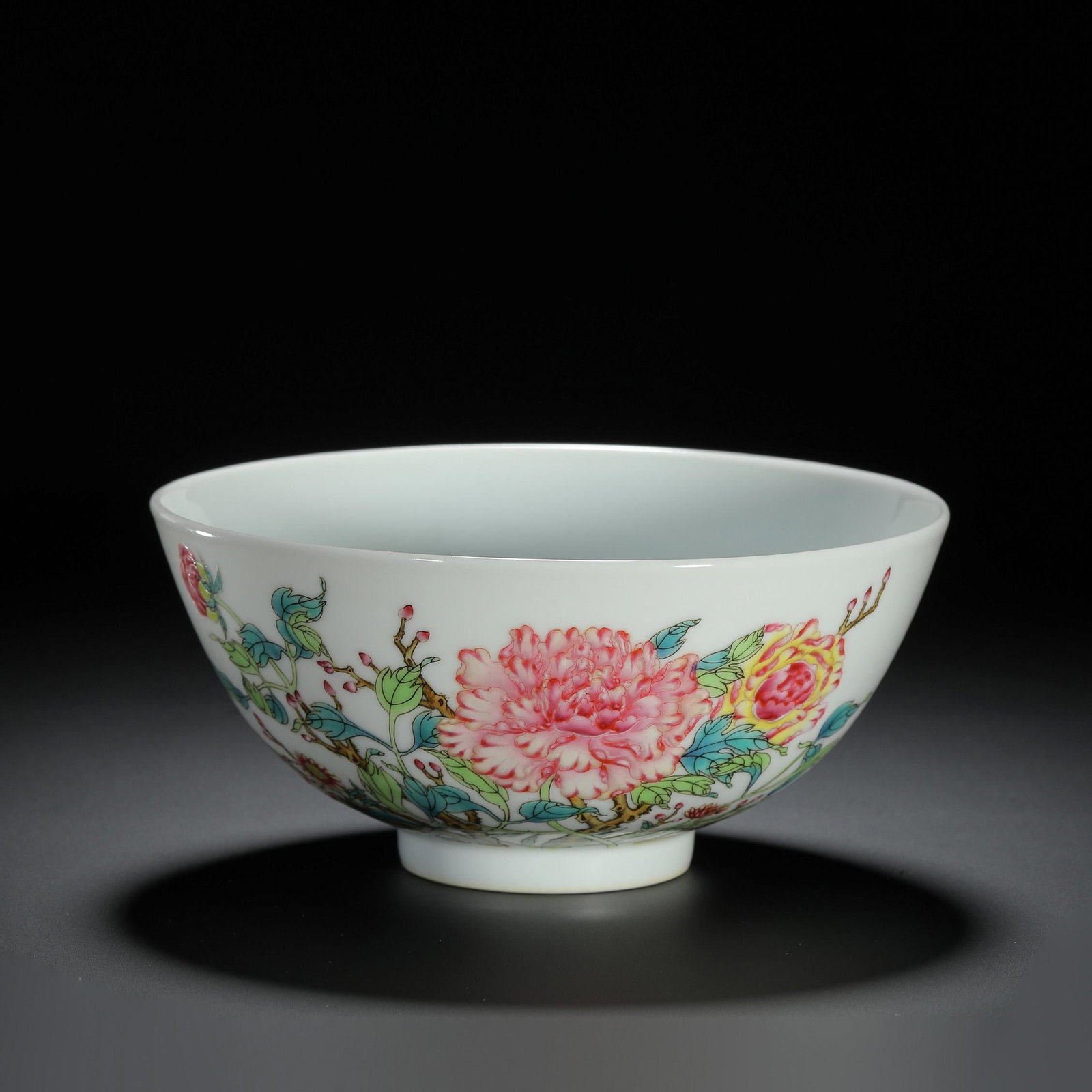 Famille-Rose Floral Bowl: Famille-Rose Floral Bowl. Diam.5.71" Height:2.56"