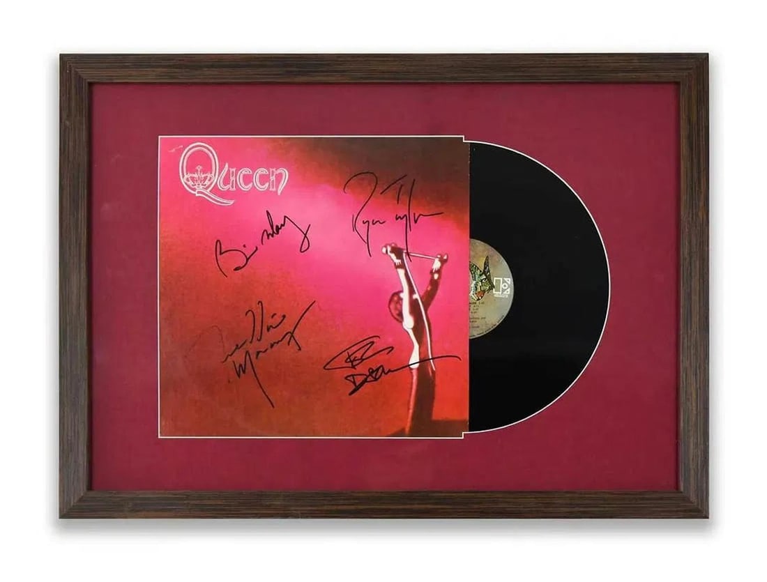 QUEEN - Fully Signed Greatest Hits (EMI Records) LP Display: QUEEN - FULLY SIGNED GREATEST HITS (EMI RECORDS) LP DISPLAY Provenance and Authenticity: This framed LP display features Greatest Hits, signed on the front cover by all four members of Queen. Fully si