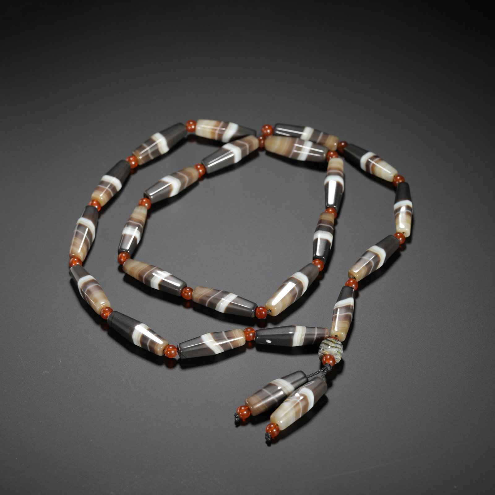 A String of Dzi Beads: A String of Dzi Beads. Length:1.18"-1.57"