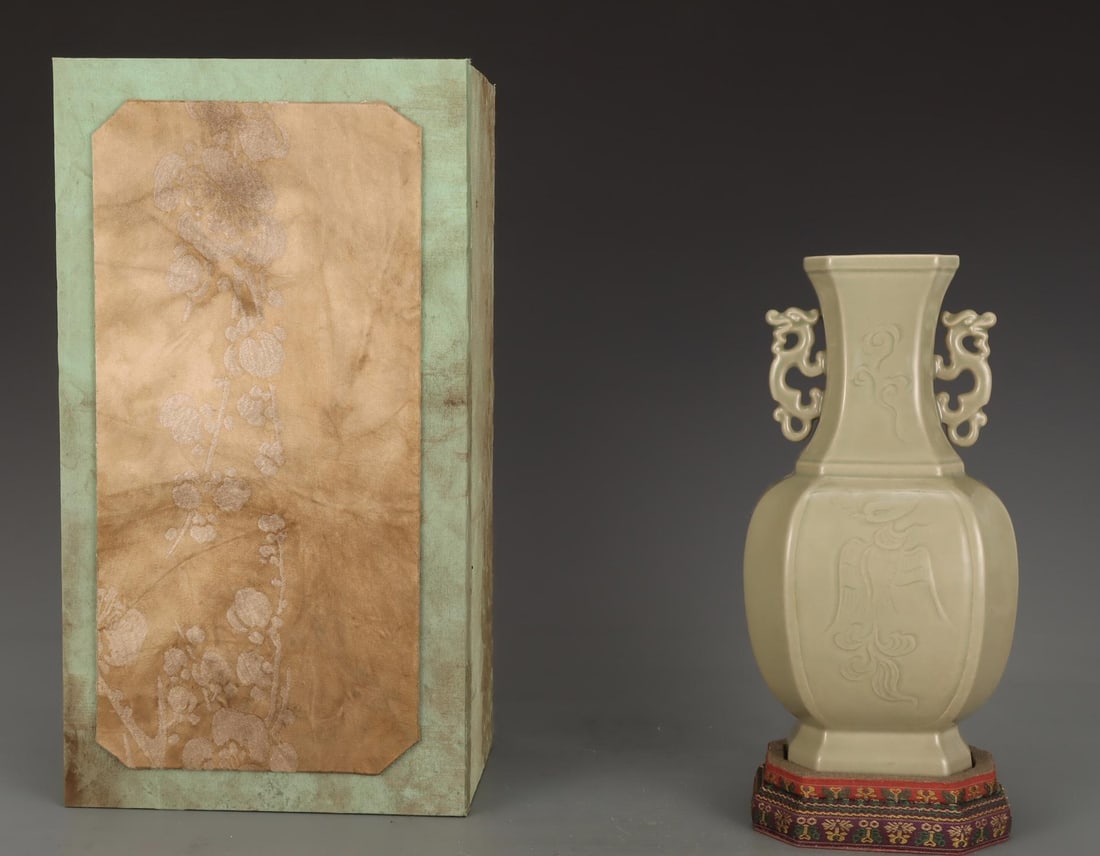 A Yue Ware Celadon Double-Eared Vase: Height: 9.45in; Diameter: 4.92in.