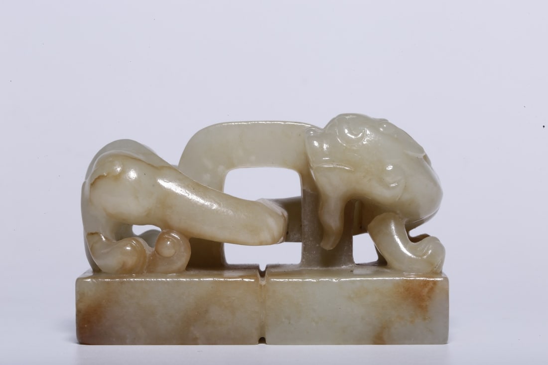 A Hetian Jade Chilong Double Seal: Dimensions: 1.85in x 2.95in x 1.46in; Weight: 0.43lbs.