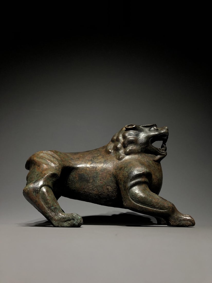 A Bronze Ritual Vessel: Height: 10.24in; Diameter: 7.48in.