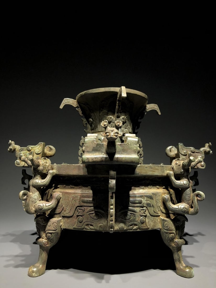 A Bronze Jue Vessel: Dimensions: 17.72in x 8.27in x 13.39in; Weight: 25.35lbs.