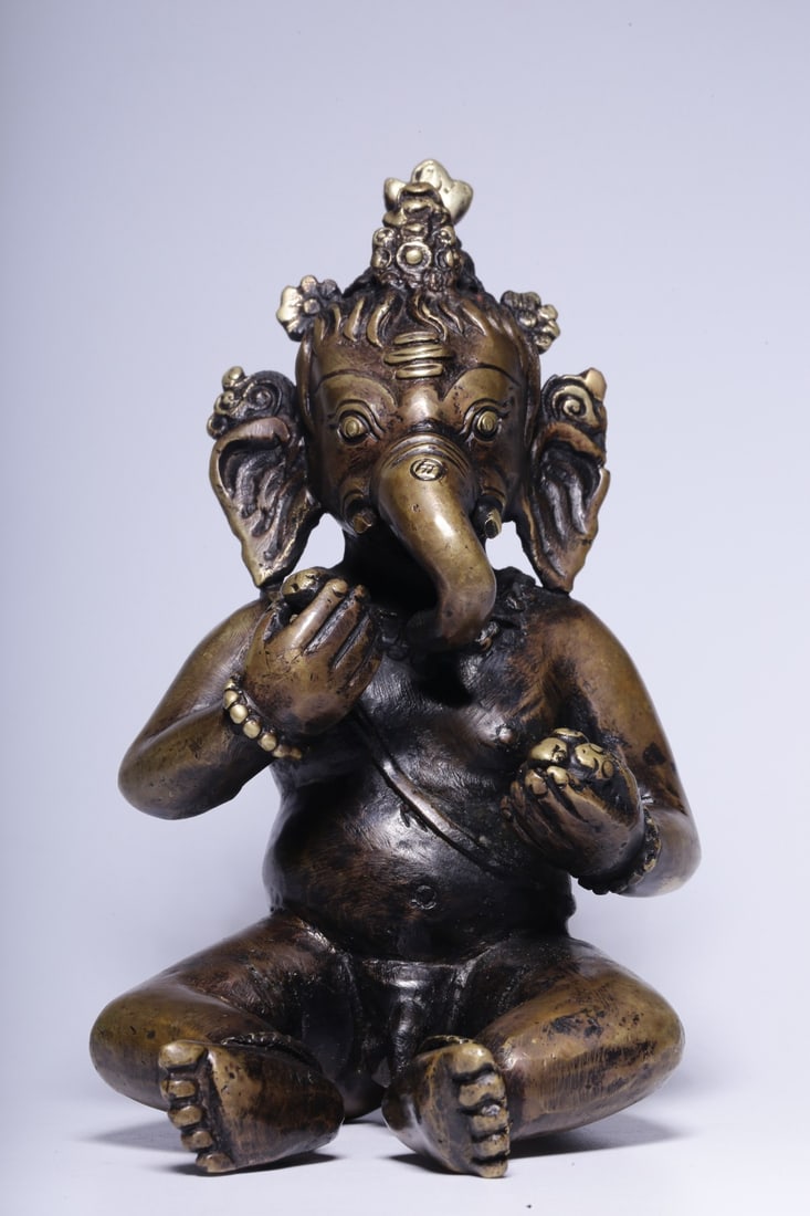 A Gilt Bronze Elephant-Trunk Deity Statue: Dimensions: 5.71in x 3.74in x 2.40in; Weight: 1.64lbs.