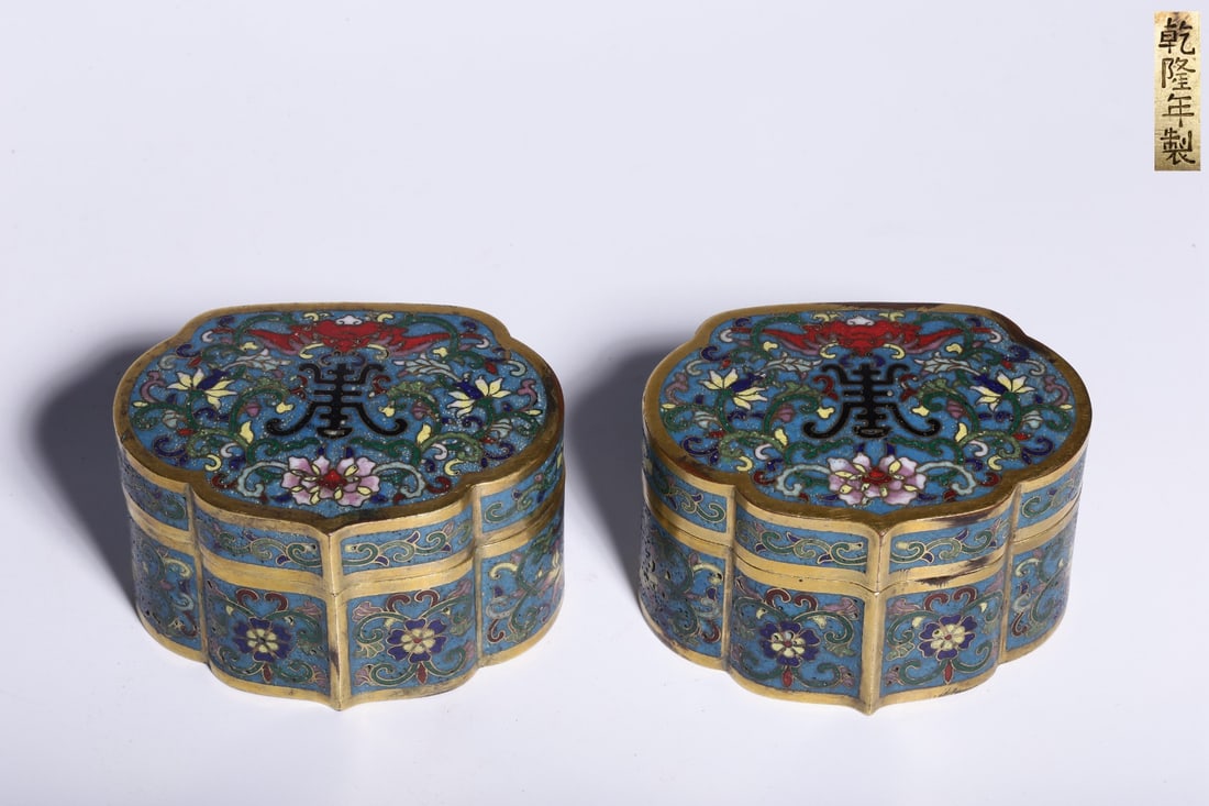 A Pair of Cloisonne Enamel Lidded Boxes (1 of 10)