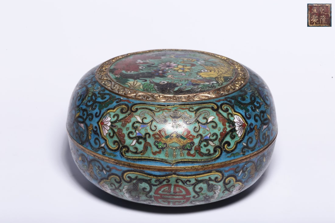 A Cloisonne Enamel Lidded Box (1 of 12)