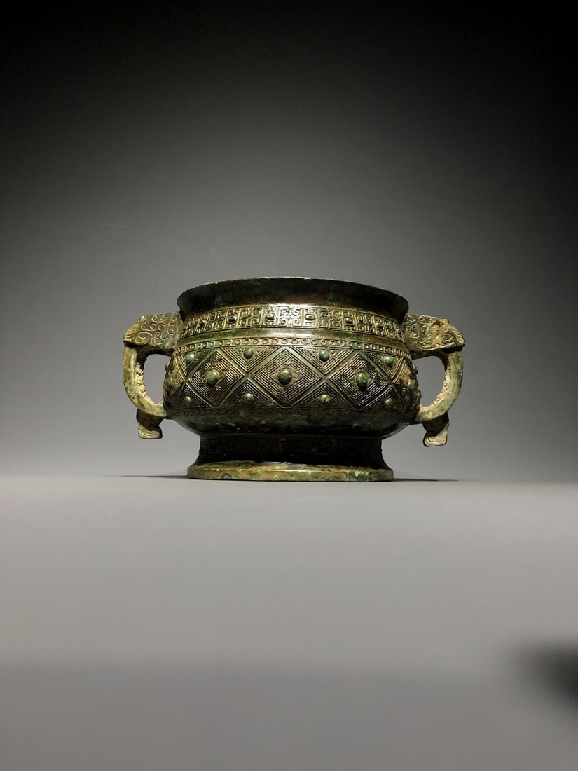 A Bronze Gui Vessel: Diameter: 11.42in; Width: 7.87in; Height: 5.91in; Weight: 15.43lbs.