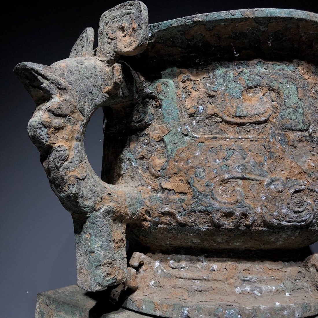 A Bronze Square Gui Vessel - 10