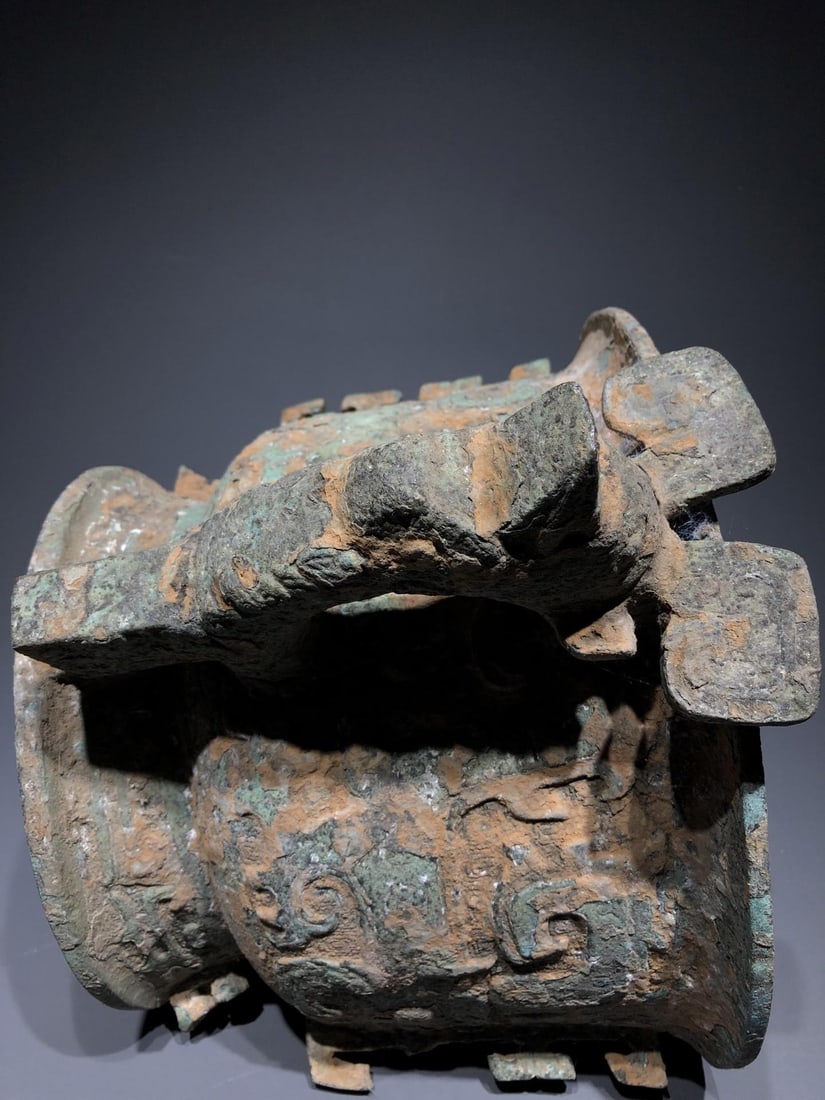 A Bronze Square Gui Vessel - 12