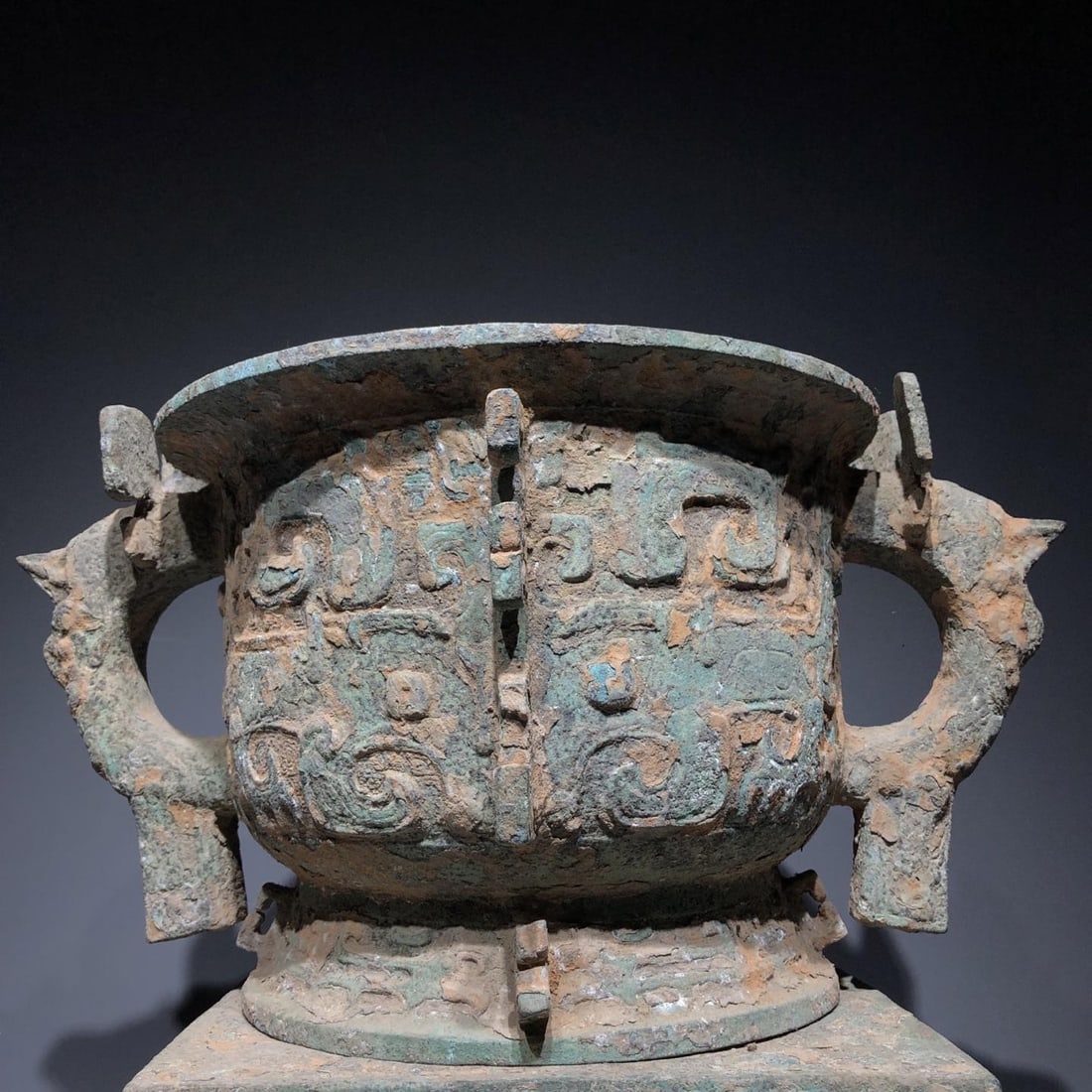A Bronze Square Gui Vessel - 2