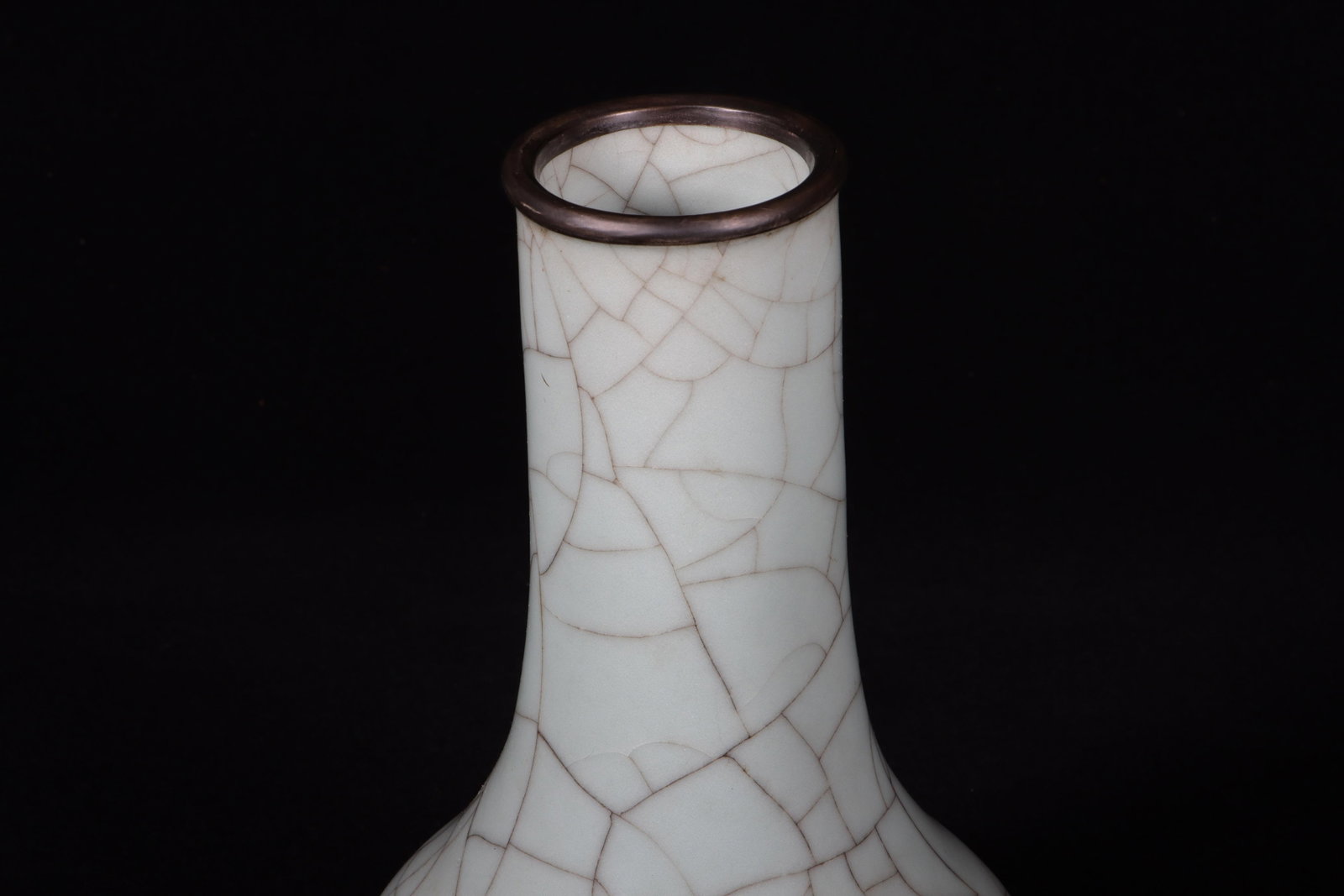 A Guanyao Vase with Box - 3