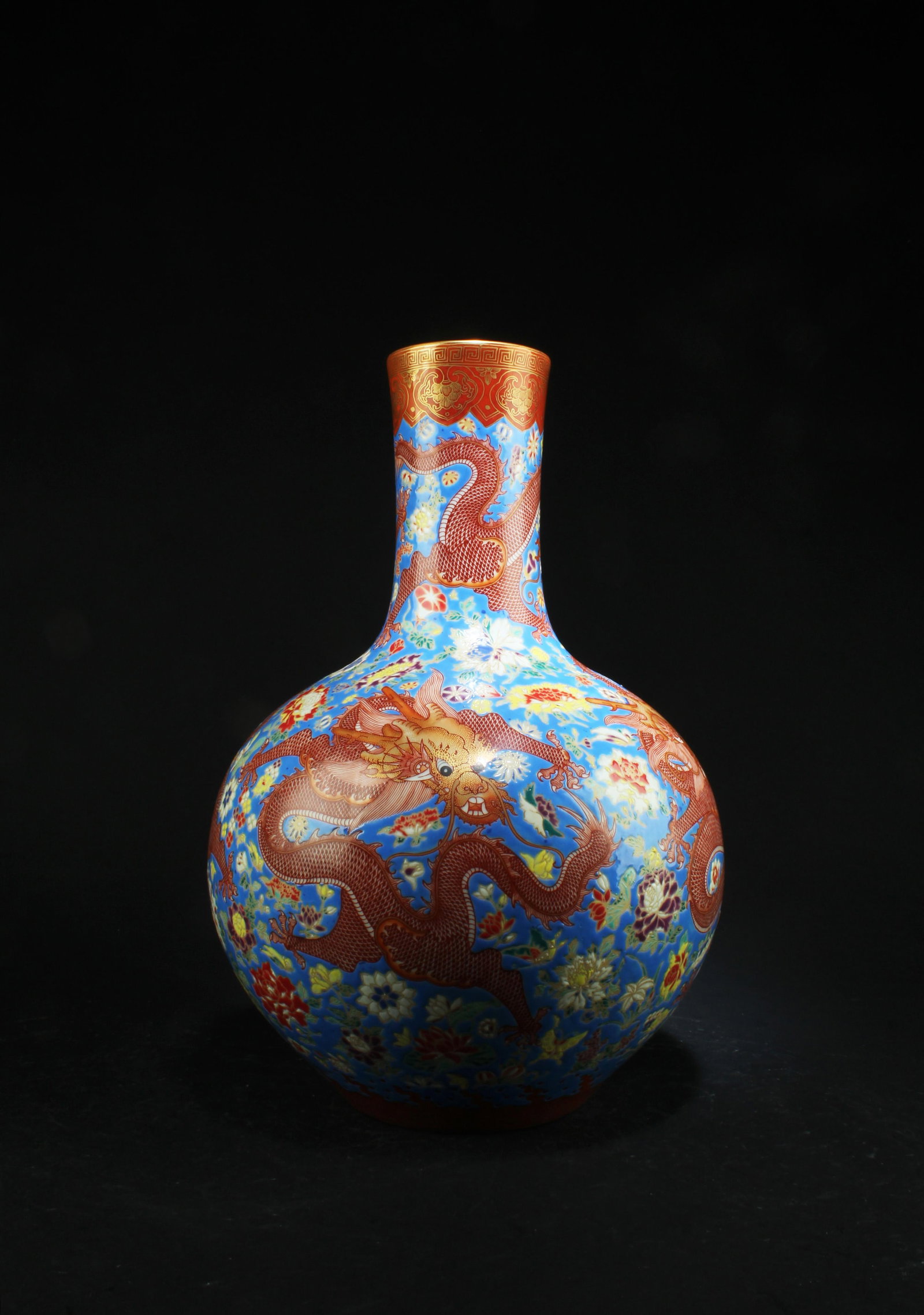 Chinese Porcelain Vase: Chinese Porcelain Vase. 'QianLong' mark. Height: 15.5"