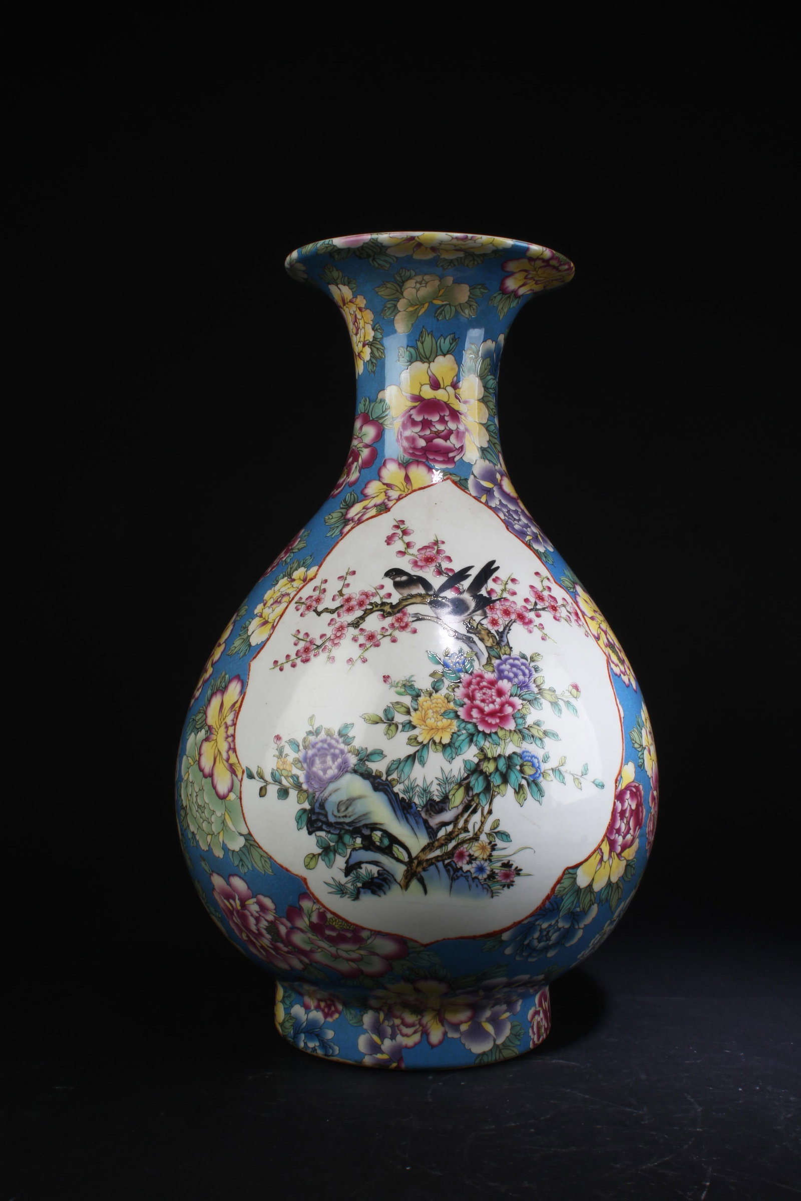 Chinese Porcelain Vase (1 of 6)
