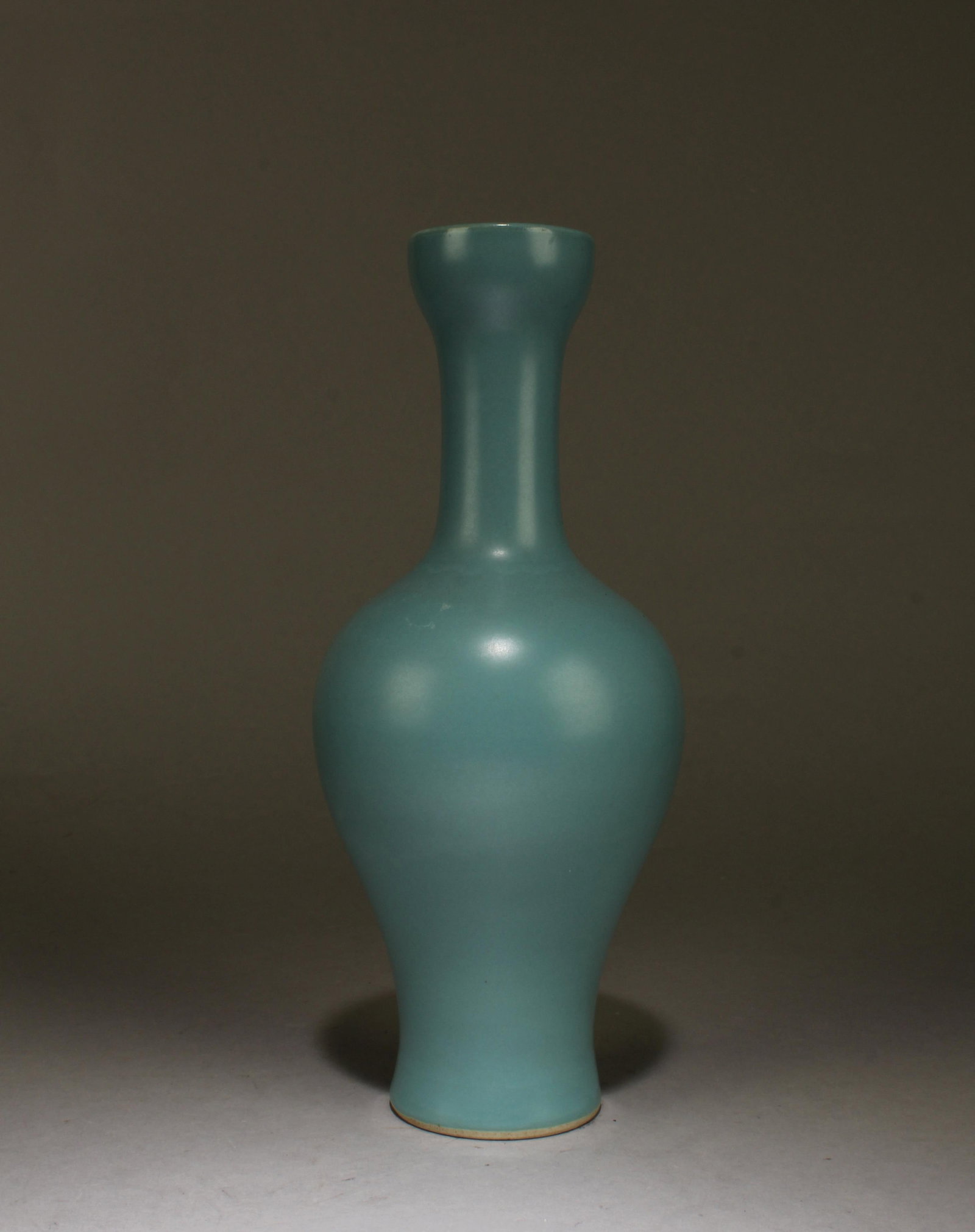 Chinese Porcelain Vase: Chinese Porcelain Vase. Mark at base. Height: 10"