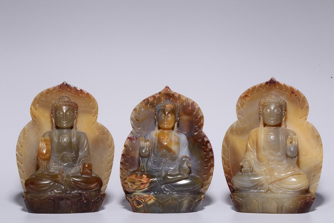 An Agate Three Buddha Statue: An Agate Three Buddha Statue. Dimensions: 6.50in x 4.96in x 1.69in; Weight: 2.47lbs.