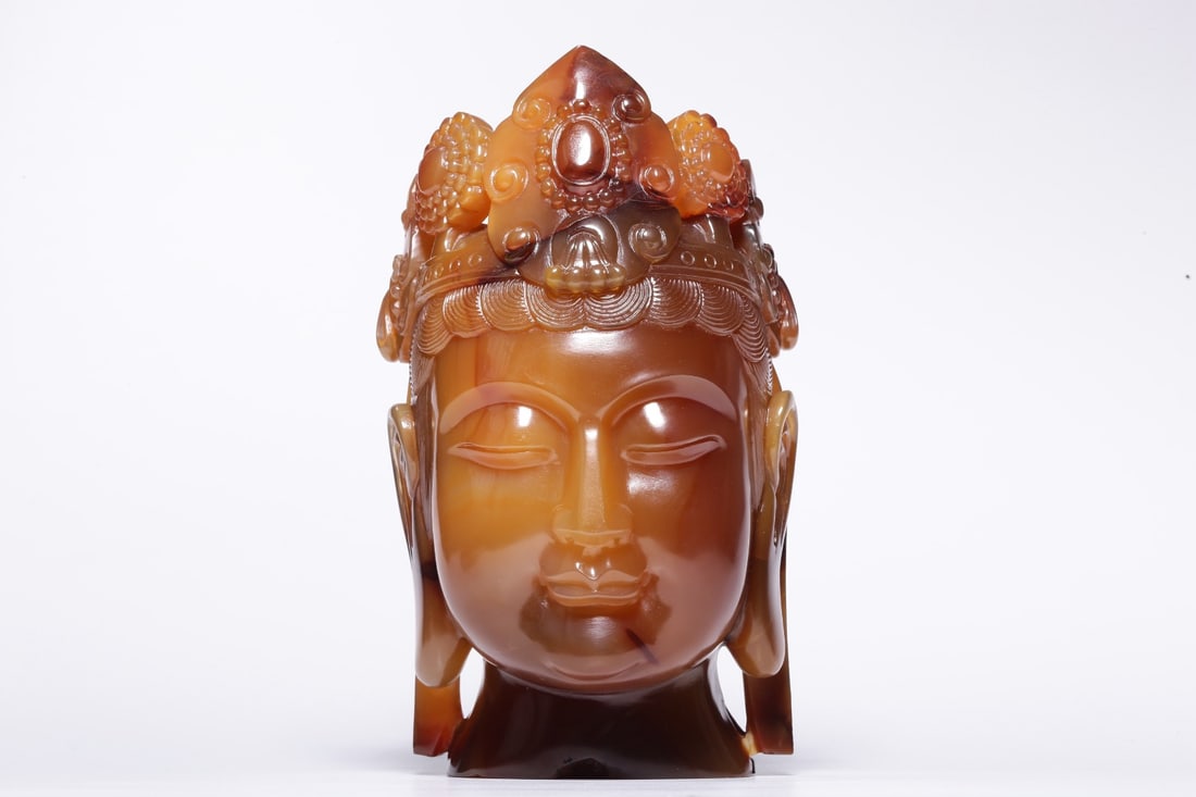 An Agate Guanyin Head Ornament: An Agate Guanyin Head Ornament. Dimensions: 6.30in x 3.54in x 3.43in; Weight: 2.99lbs.