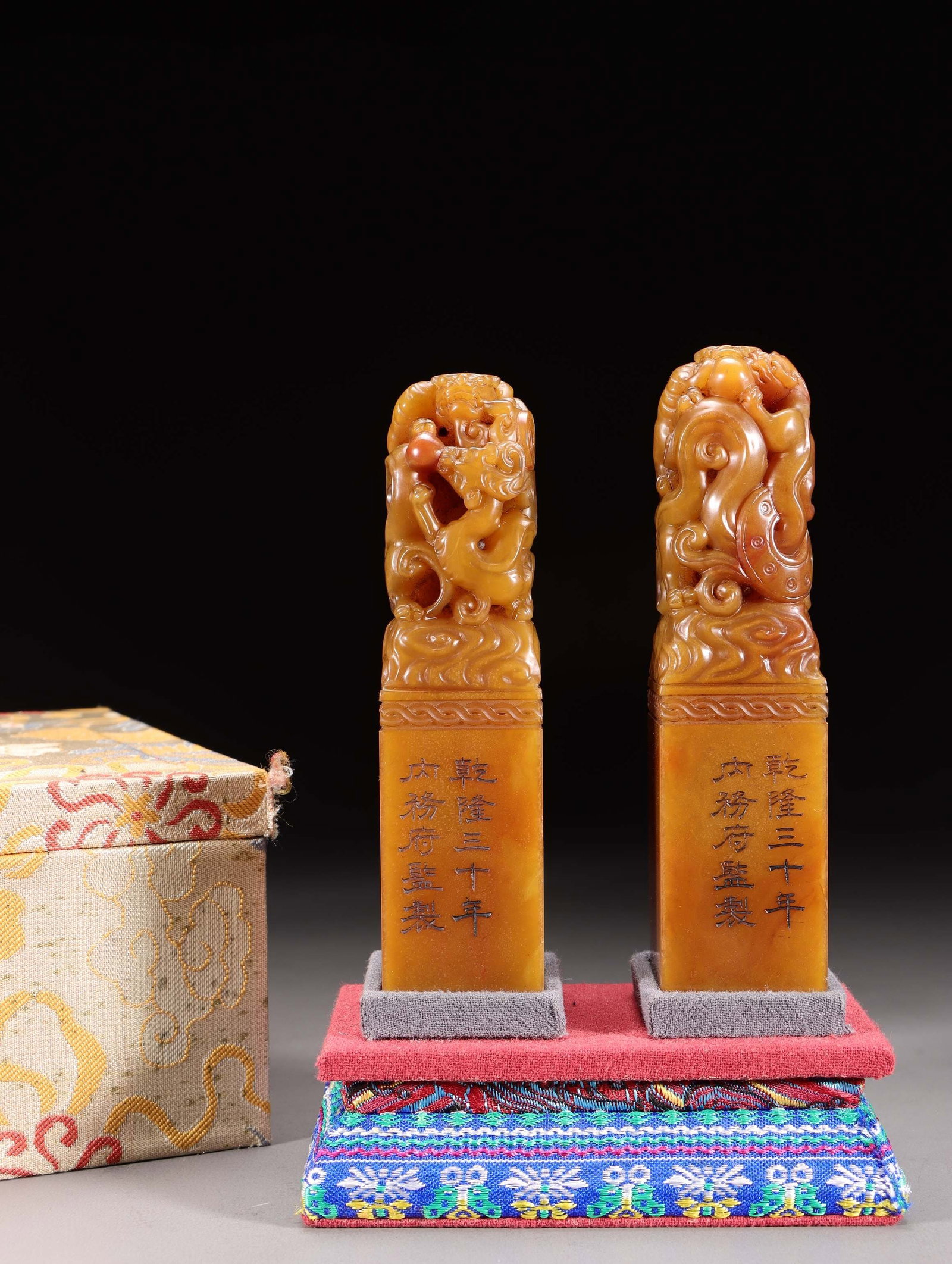 A Shoushan Tianhuang Dragon-Handled Double Seals: A Shoushan Tianhuang Dragon-Handled Double Seals. Dimensions: 4.53in x 1.18in x 1.18in; Weight: 0.50lbs.