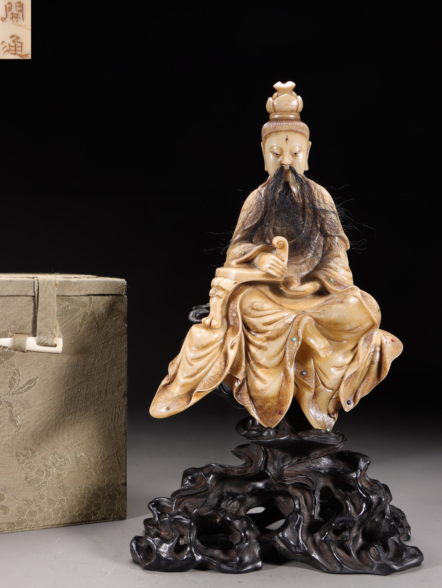 A Shoushan Furong Stone Laozi Statue: A Shoushan Furong Stone Laozi Statue. Dimensions: 7.09in x 4.92in x 1.97in; Weight: 1.49lbs.