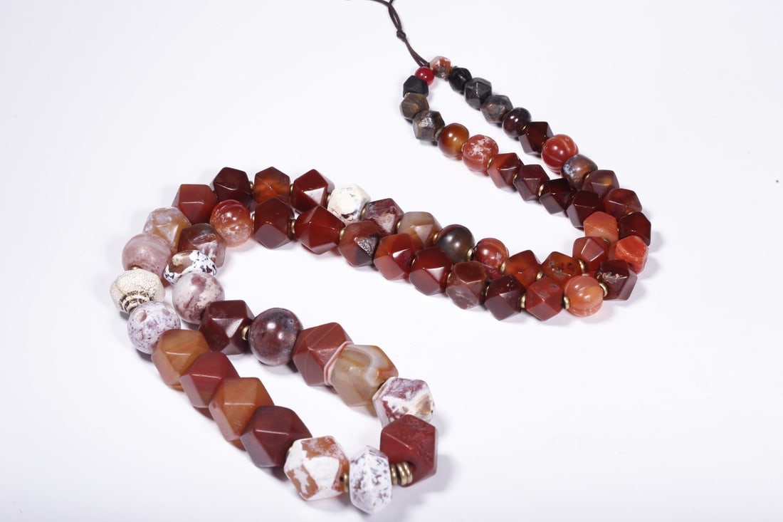 An Agate Pendant: An Agate Pendant. Length: 19.88in; Diameter: 0.79in; Weight: 0.94lbs.