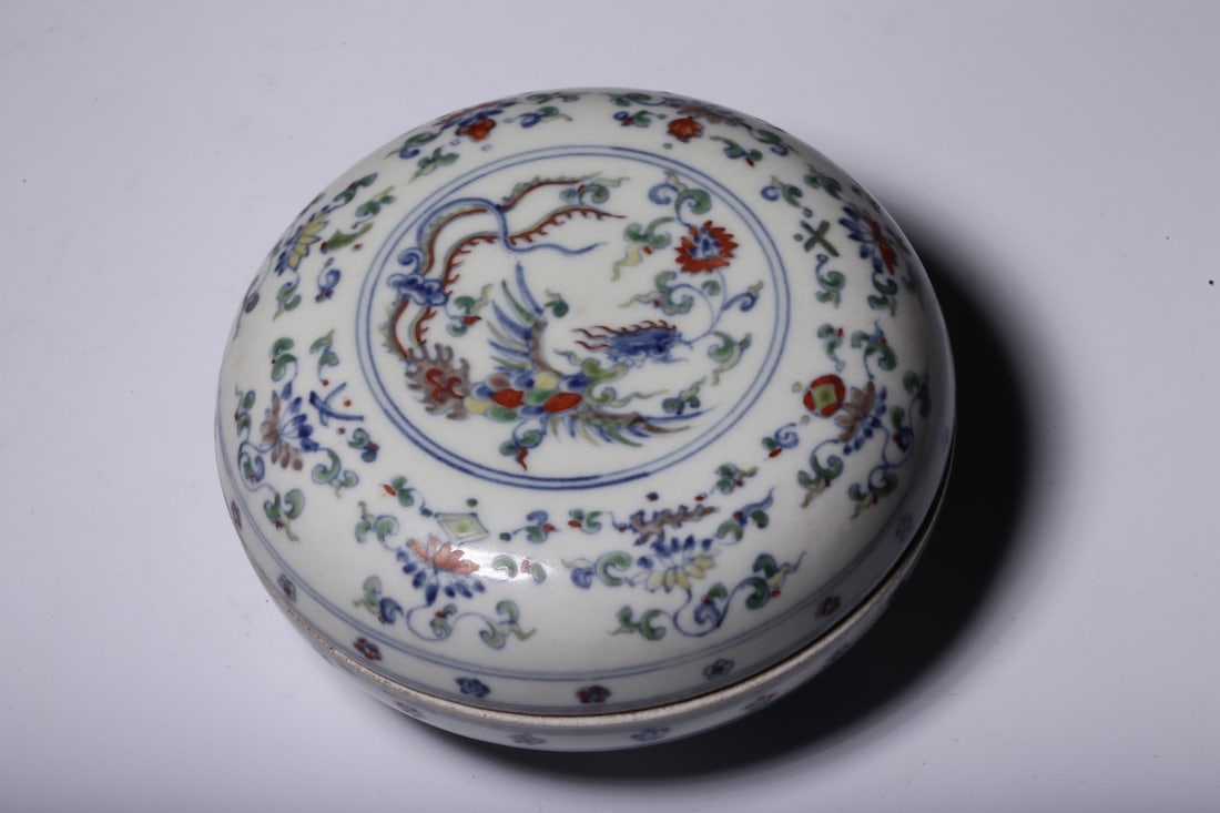 A Doucai Phoenix Covered Box (1 of 10)