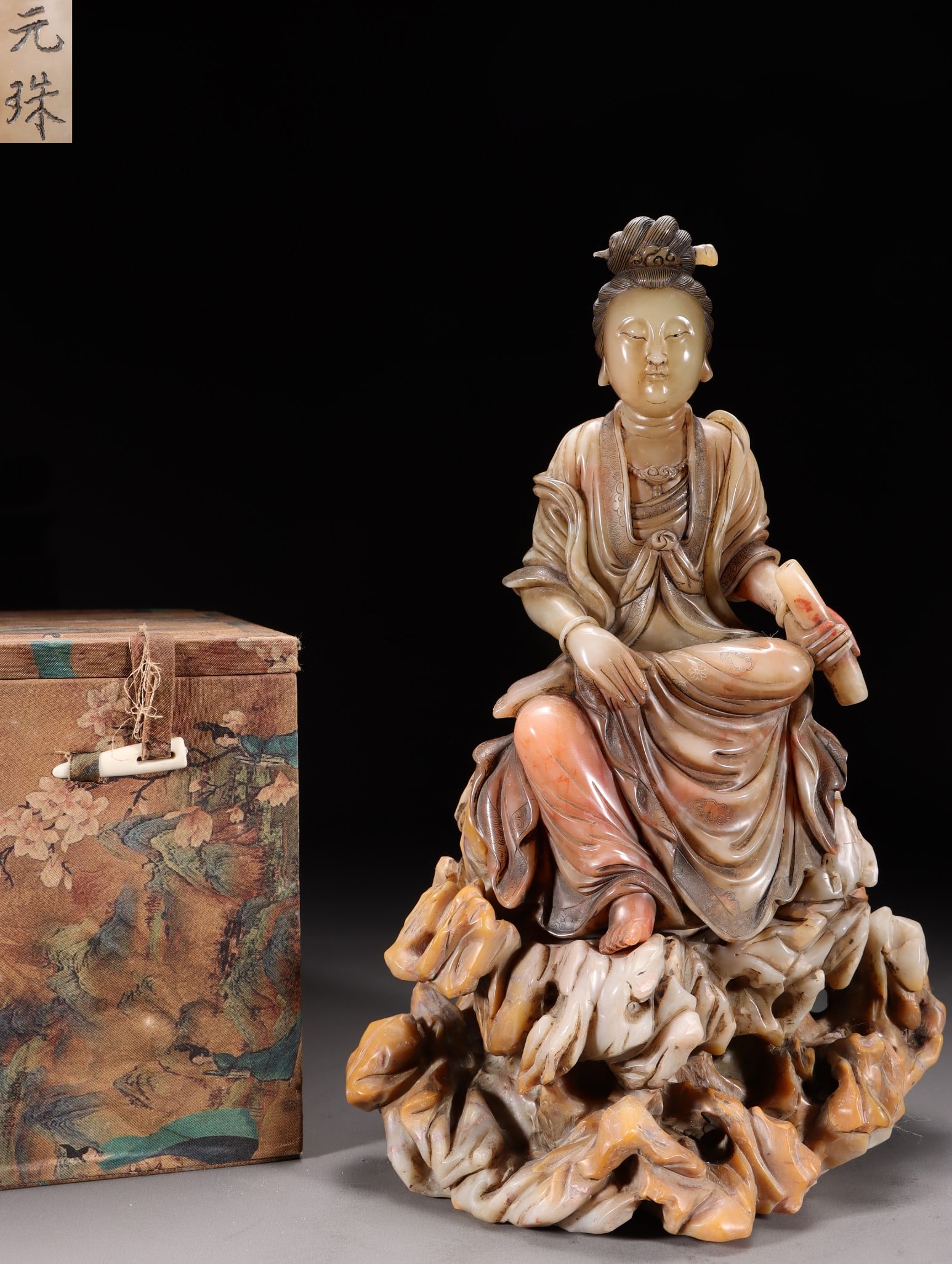 A Shoushan Furong Stone Guanyin Statue (1 of 10)