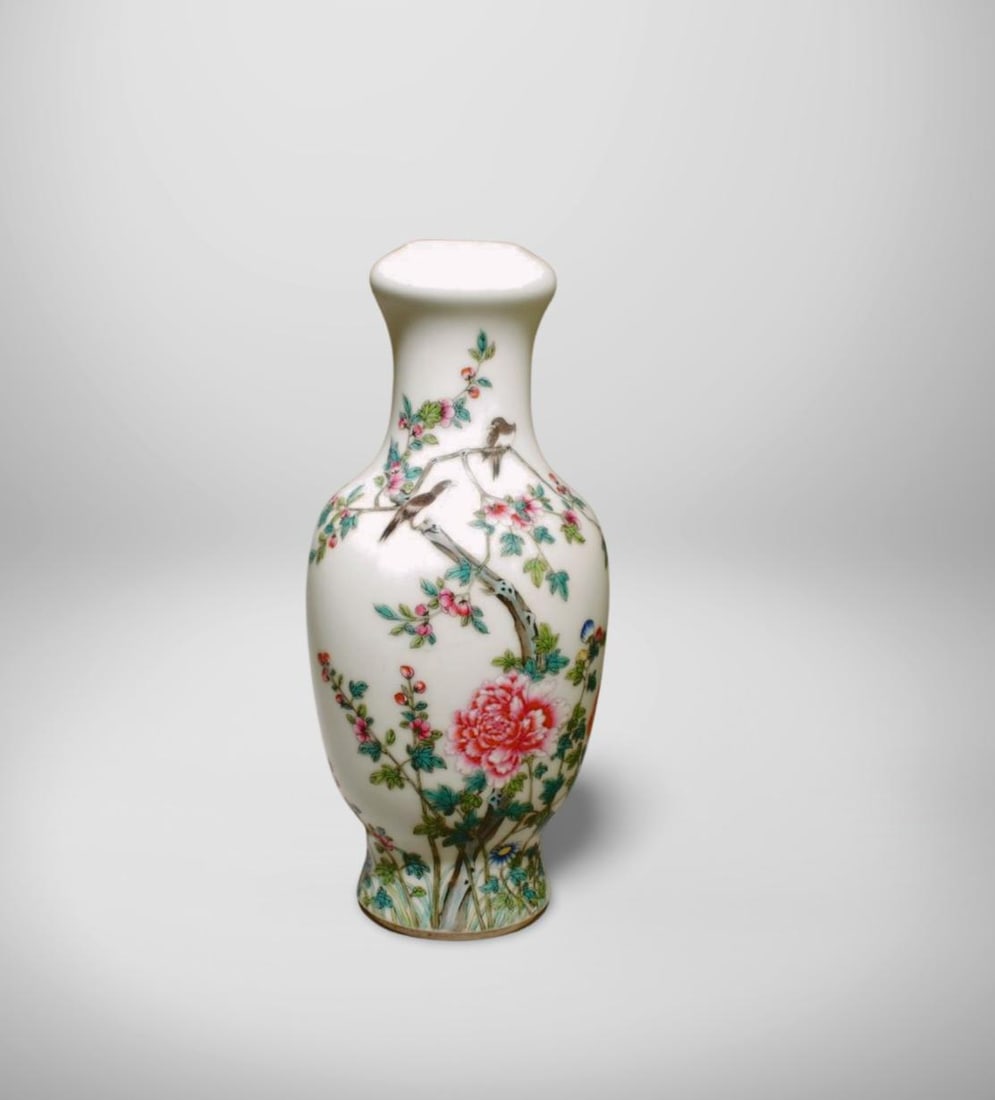 A Fencai Vase: A Fencai Vase. Dimension: 8.7" x 3.5".