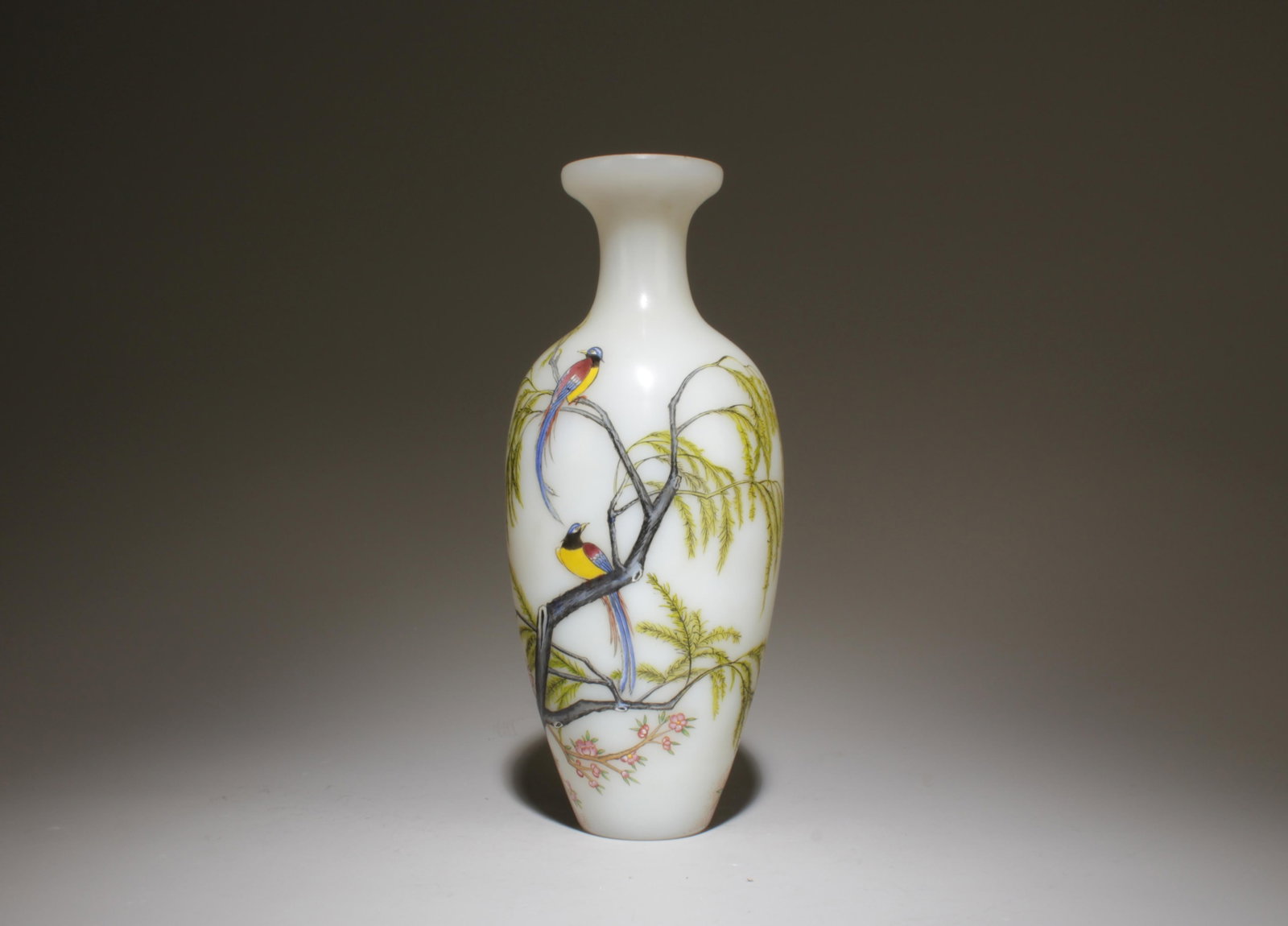 A Peking Glass Vase with Bird Design Pattern (1 of 6)