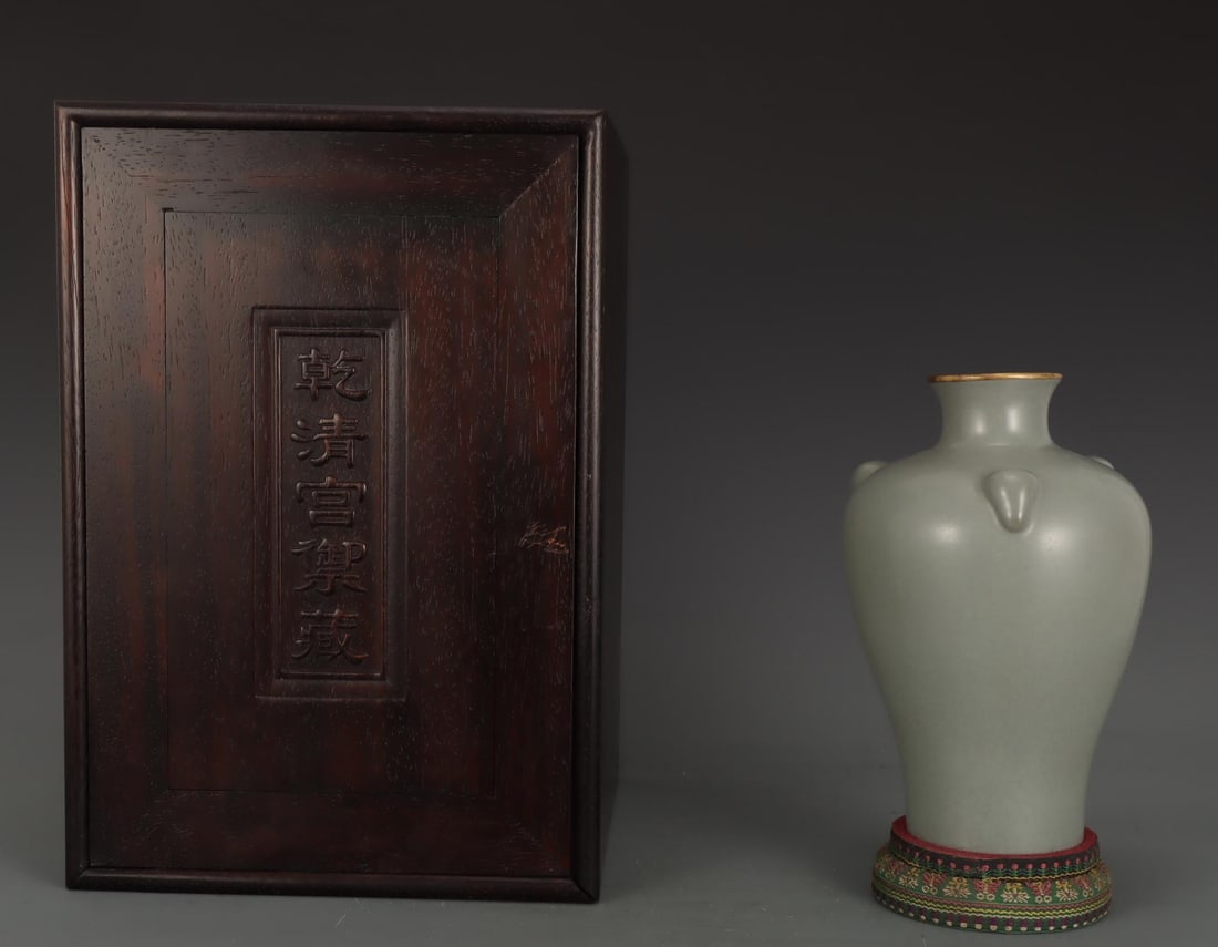 A Ru Ware Celadon Glazed Meiping Vase (1 of 9)