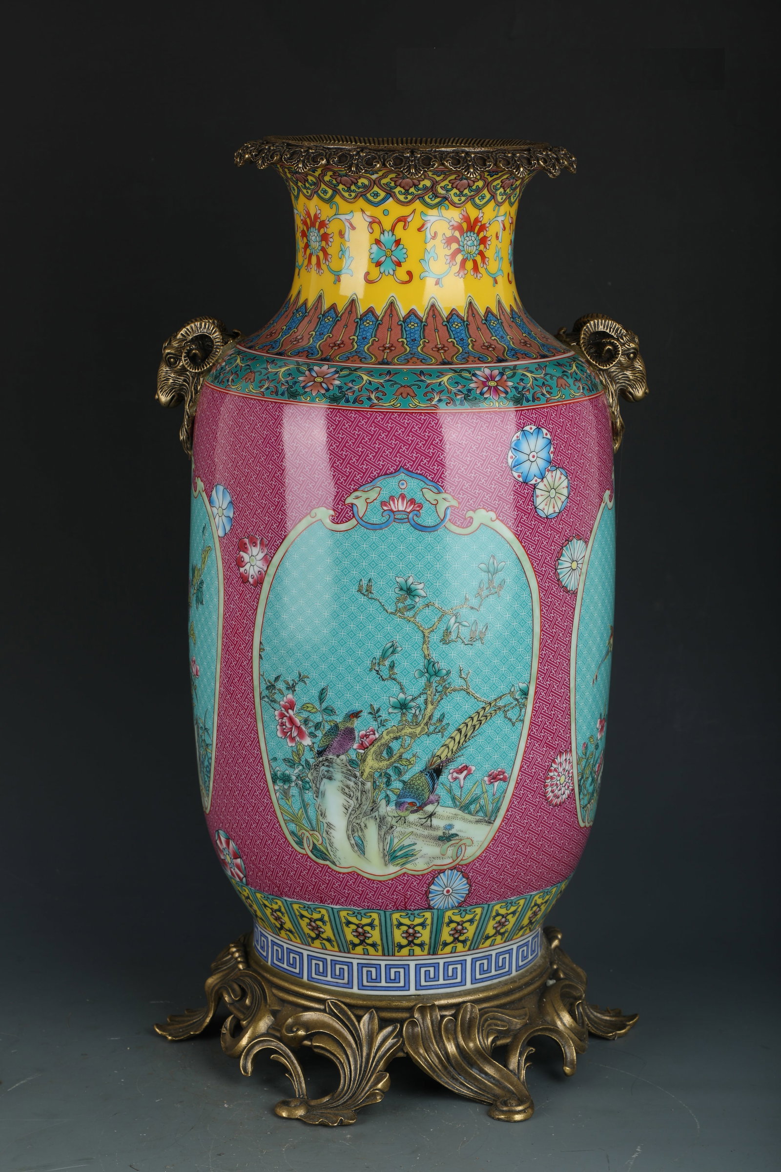 Chinese Porcelain Vase (1 of 9)