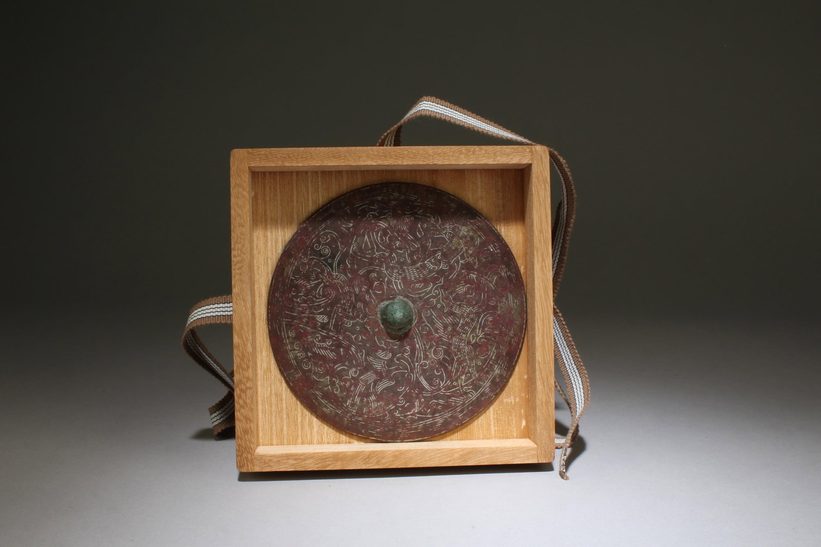 A Bronze Round Mirror - 3