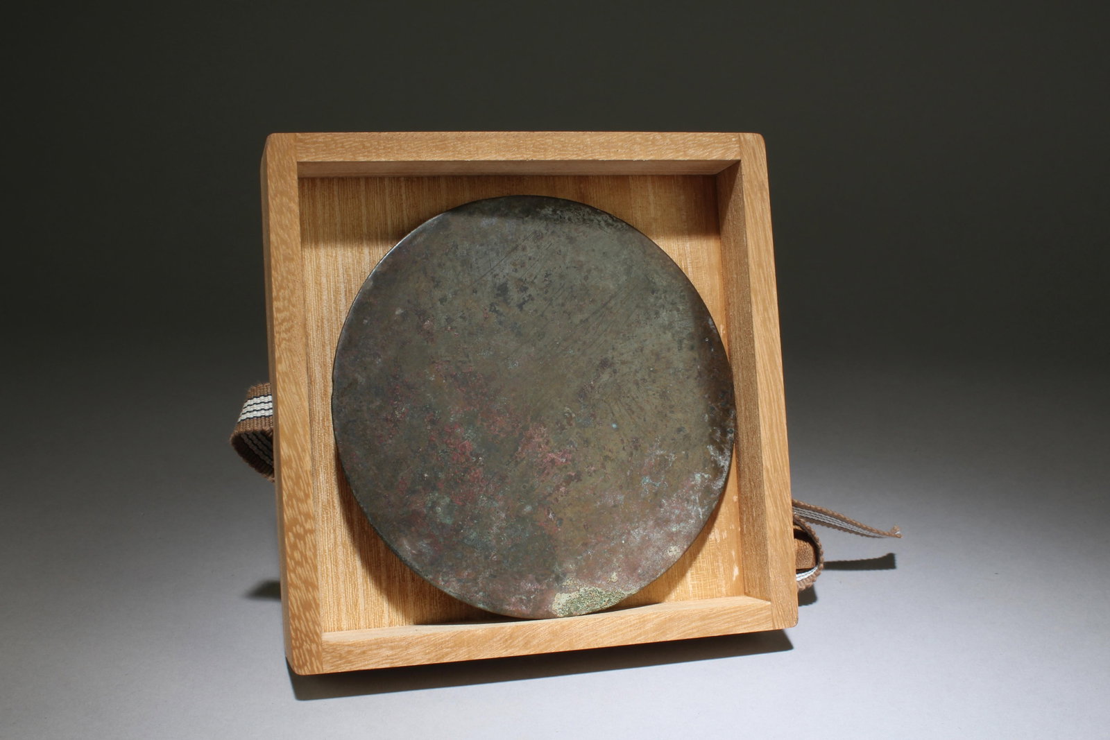 A Bronze Round Mirror - 4