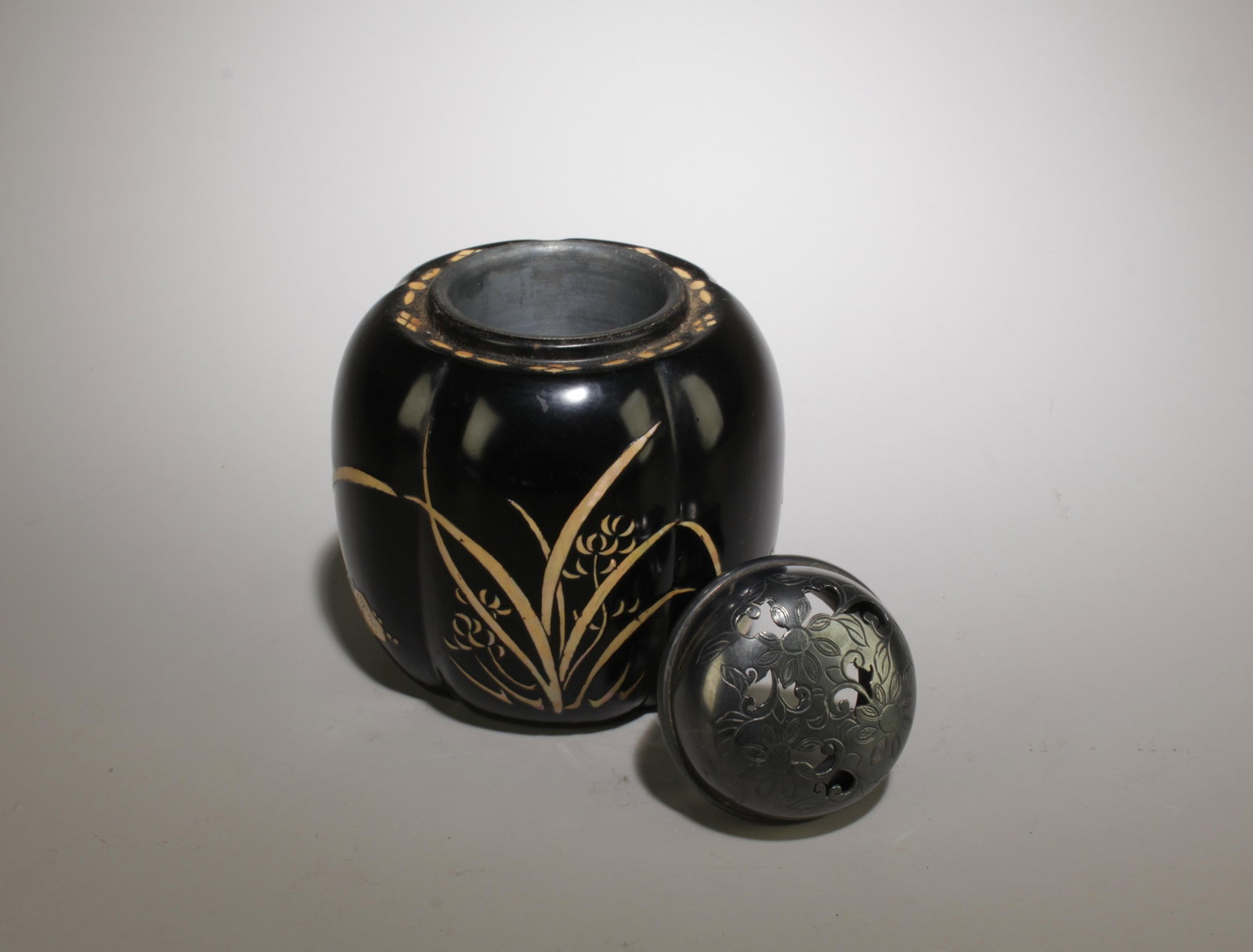 A Lacquerware Incense Burner - 4