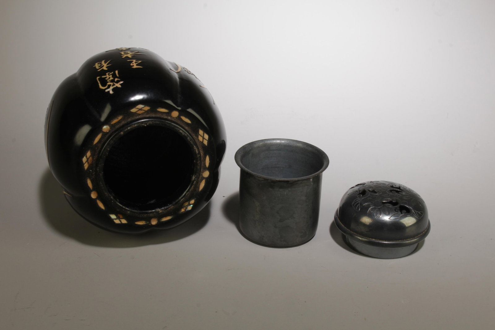A Lacquerware Incense Burner - 5
