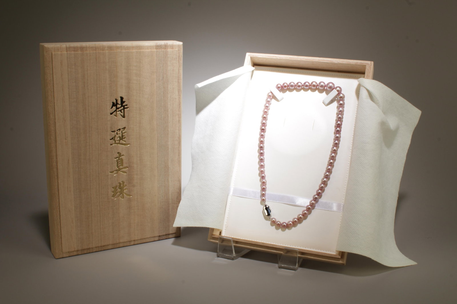 A Pearl Necklace (1 of 7)