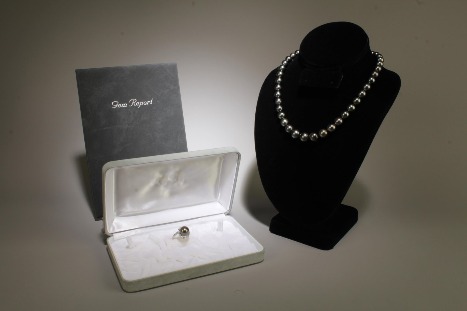A Pearl Necklace and Ring (1 of 7)