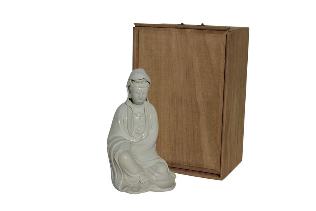 A Blanc De Chine Seated Statue with Box: A Blanc De Chine Seated Statue with Box. Dimension: 8" x 6" x 12.5"