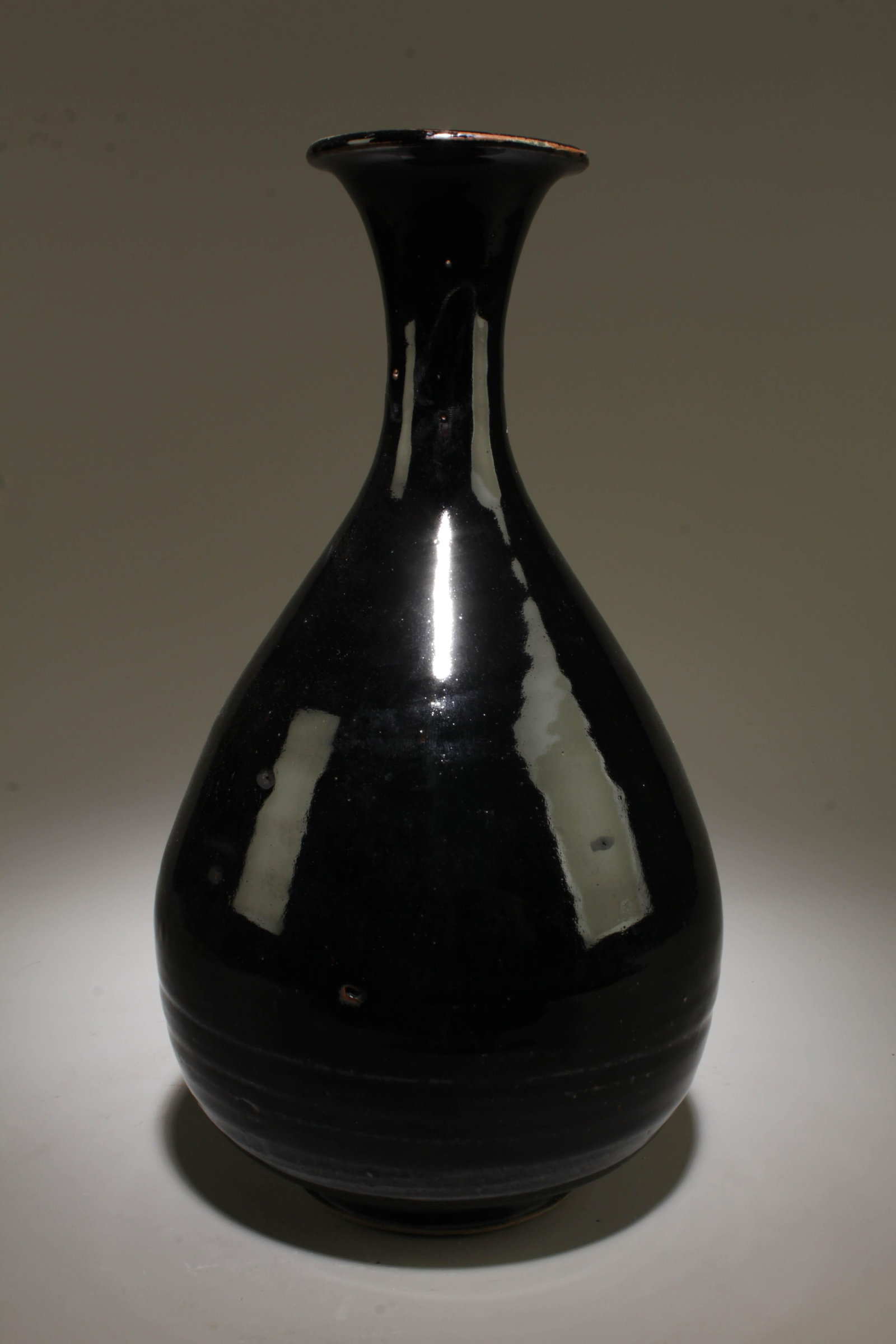 A Pottery Vase (1 of 4)