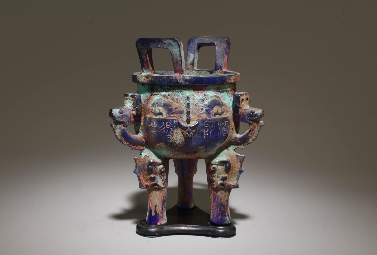 A Pekking Glass Incense Burner with Stand: A Pekking Glass Incense Burner with Stand. Dimension: 5.3" x 7" w/ stand.