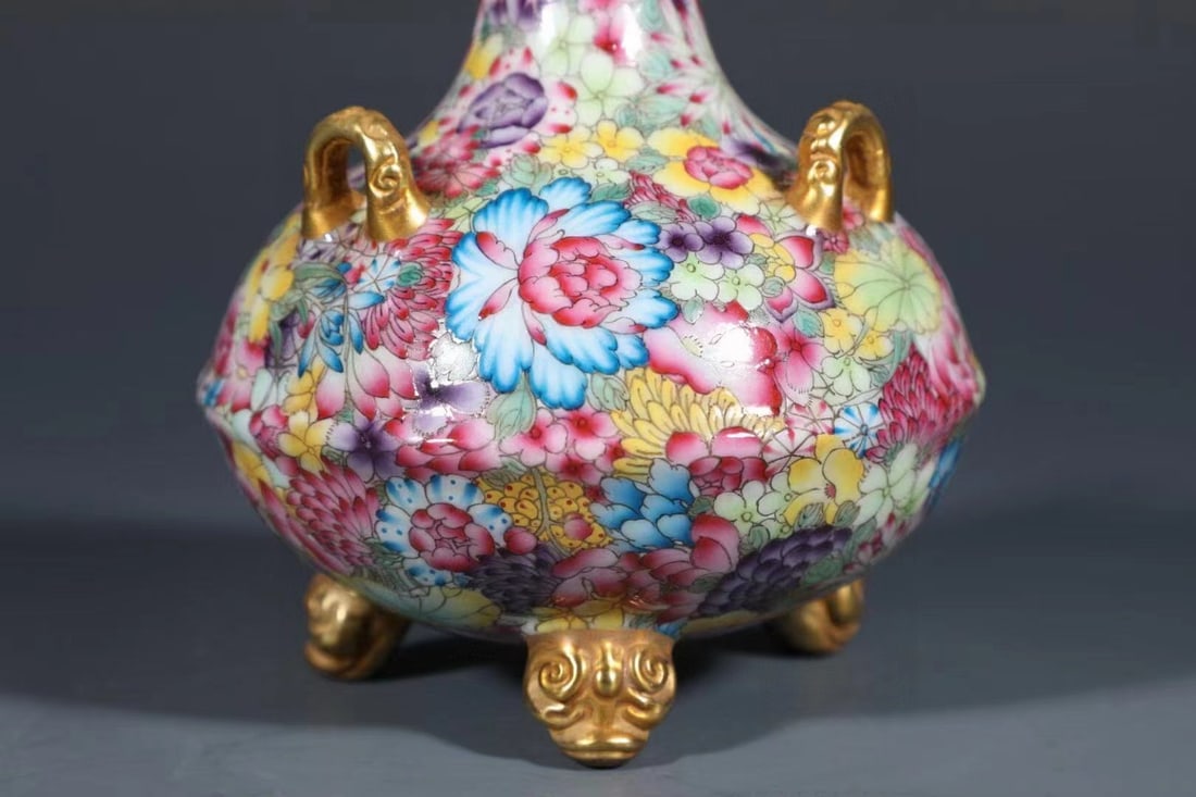 A Polychrome Vase - 7