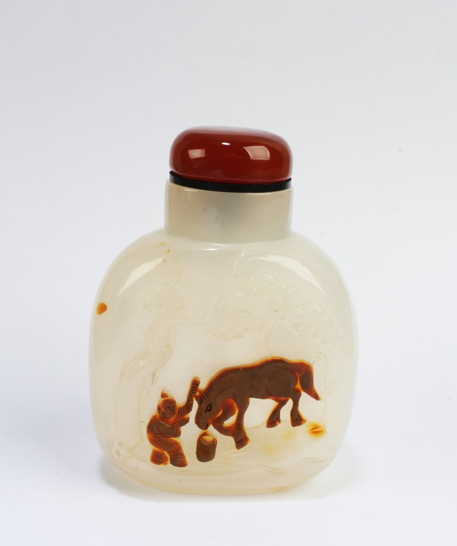ChineseAgate Snuff Bottle: ChineseAgate Snuff Bottle. Height: 3"