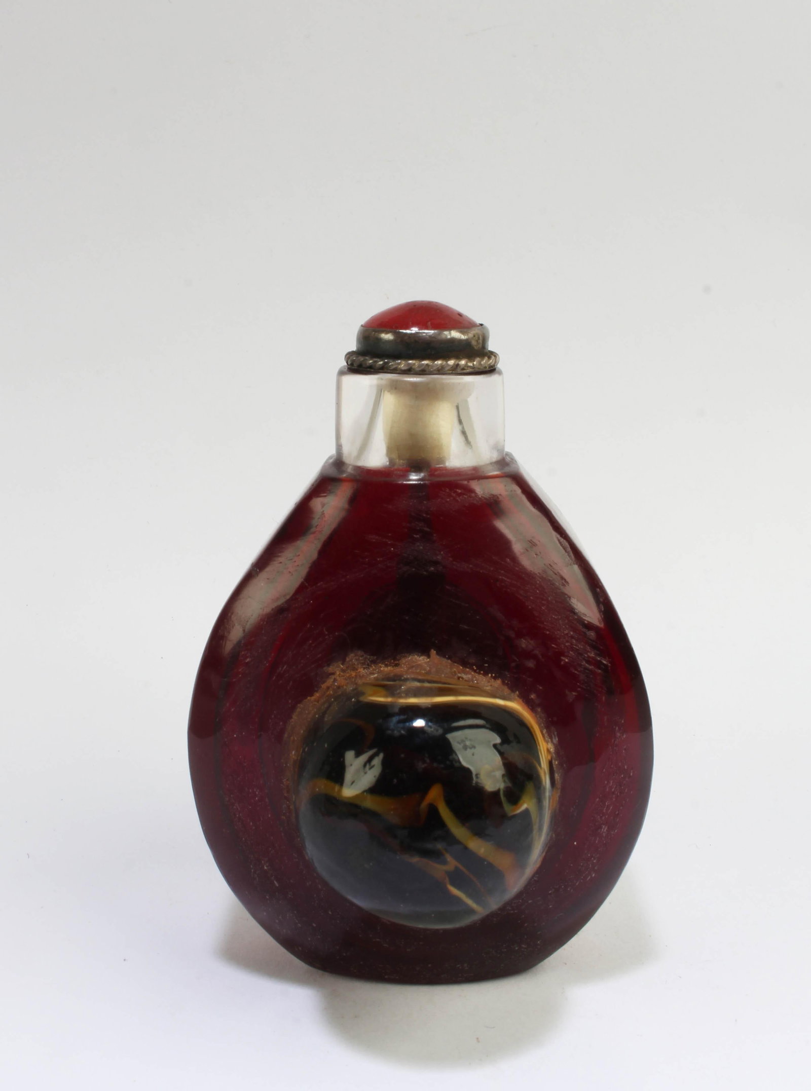 Chinese Peking Glass Snuff Bottle: Chinese Peking Glass Snuff Bottle. Height: 2.5"