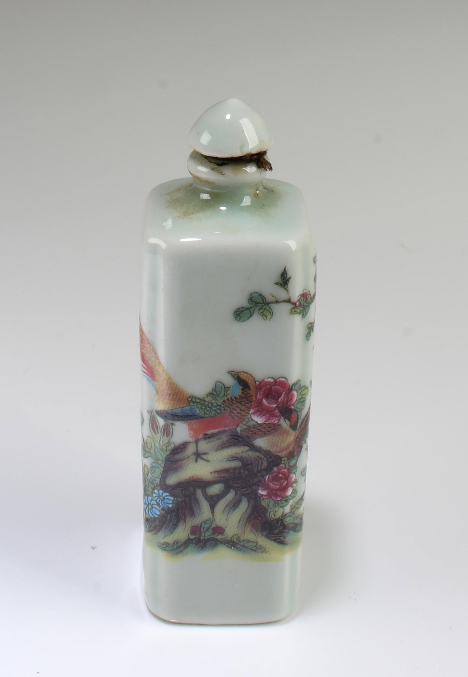 Chinese Porcelain Snuff Bottle: Chinese Porcelain Snuff Bottle Height: 3.5"